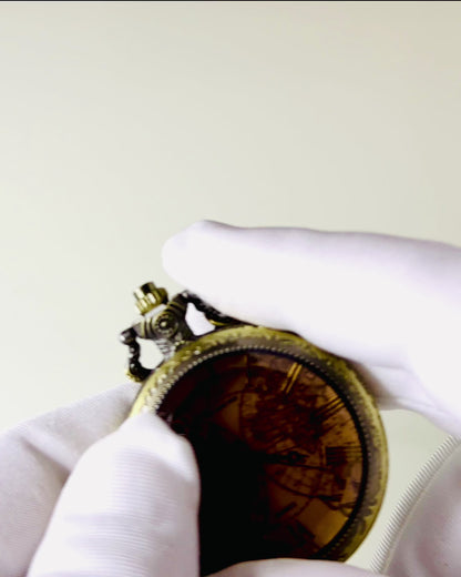 Relógio de Bolso Clássico de Quartzo com Mapa-Múndi – Pingente com Corrente em Estilo Vintage para Ela e para Ele, gravura