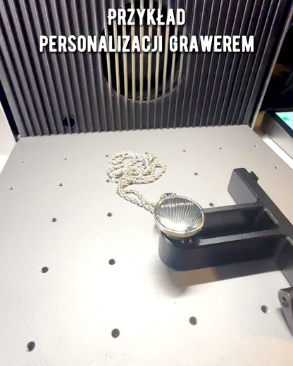 Colar com Pendente de Bússola em Estilo Glamour com Zircónias para Mulheres e Homens - 2 variantes à escolha, personalização com gravação para presente