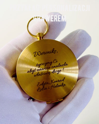 Busolă de Navigație în Stil Retro – Instrument Portabil și Precis pentru Determinarea Direcției pentru Călători și Exploratori. Gravură, personalizare.