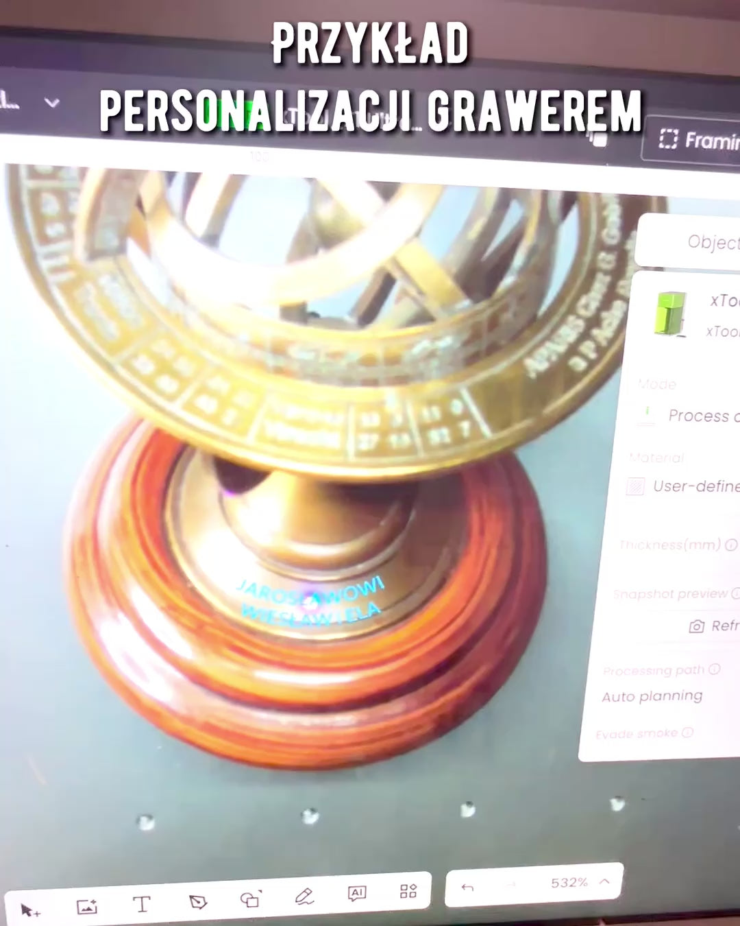 Astrolabio decorativo de latón sobre base de madera con posibilidad de personalización mediante grabado