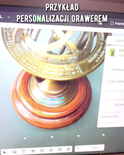 Astrolabio decorativo de latón sobre base de madera con posibilidad de personalización mediante grabado