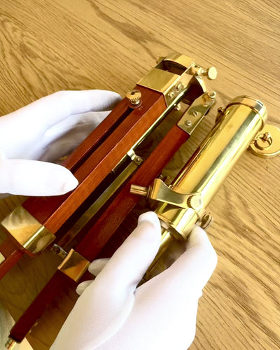 Catalejo Celestial en soporte de madera 41 cm, opción de personalización con grabado como regalo