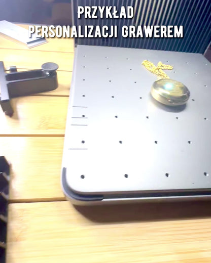 Compasul de culoare aurie „Przygoda” – Navigator elegant al descoperirilor