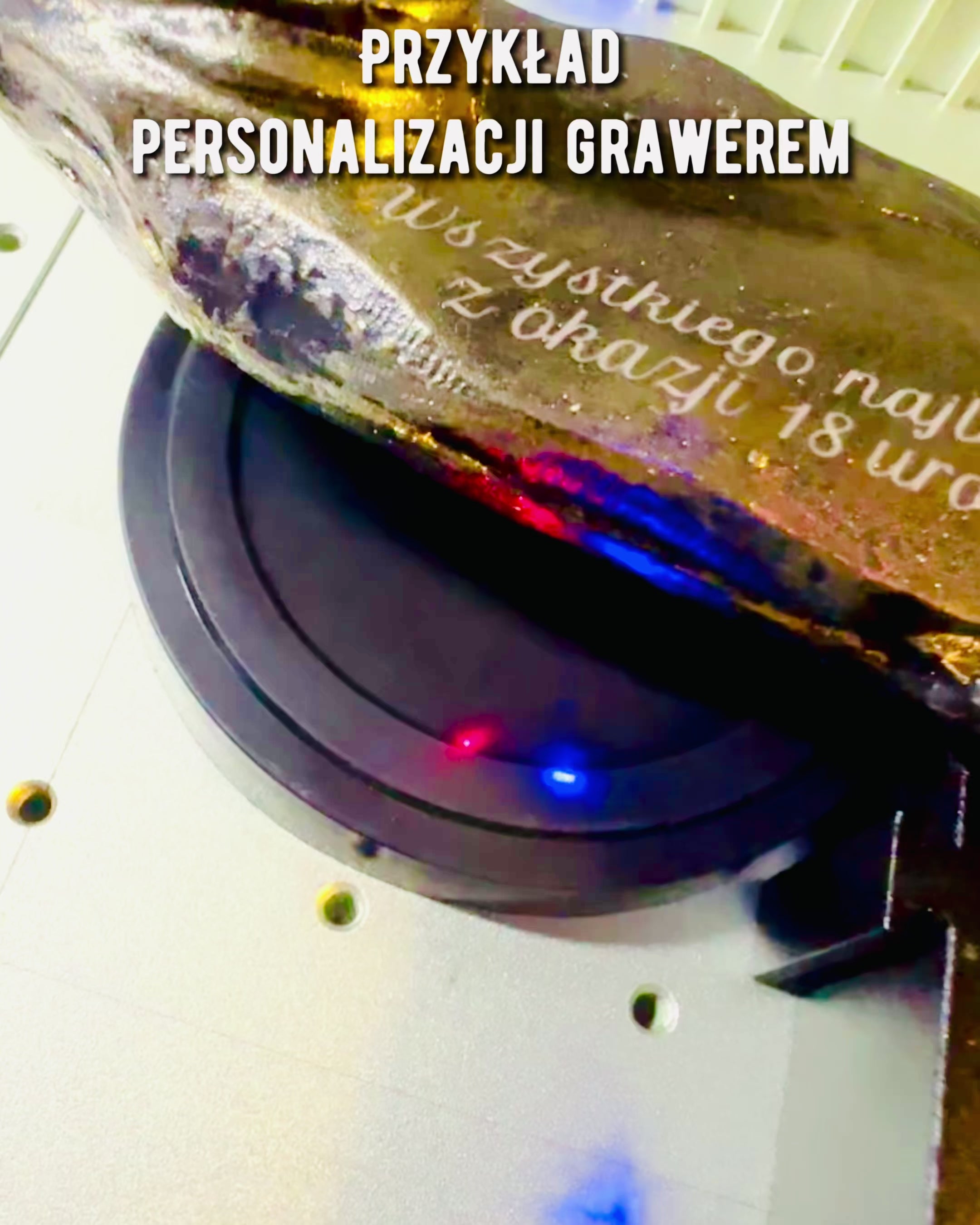 "Czarny Galop" - Elegantní Soška Koně s Možností Gravírování