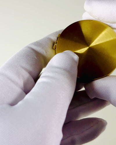 Busolă de Navigație în Stil Retro – Instrument Portabil și Precis pentru Determinarea Direcției pentru Călători și Exploratori. Gravură, personalizare.