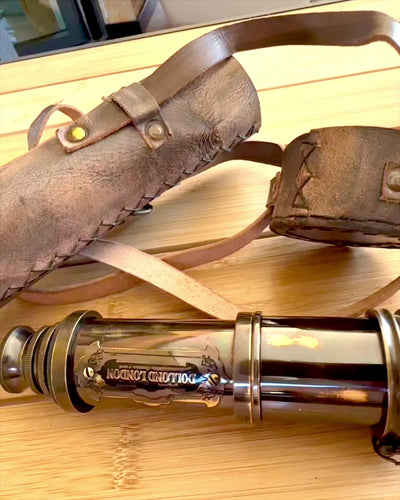 Premium teleskopas „Voyager“ su graviruotu teleskopu ir natūralios odos dėklu, galimybė personalizuoti graviravimu kaip dovaną