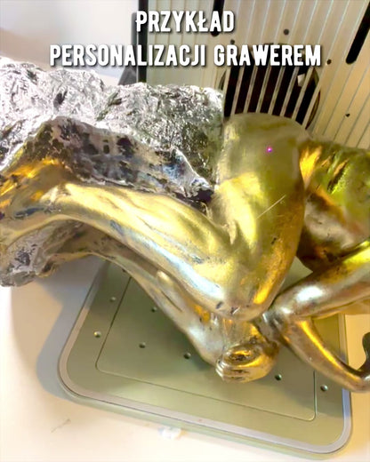 Auksinis mąstytojas - Dervos figūrėlė, personalizacija graviravimu