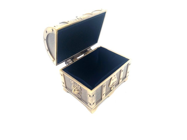 Metalna retro kovčeg za blago s gravurom - srebrnkasta kutijica 7x5x5 cm