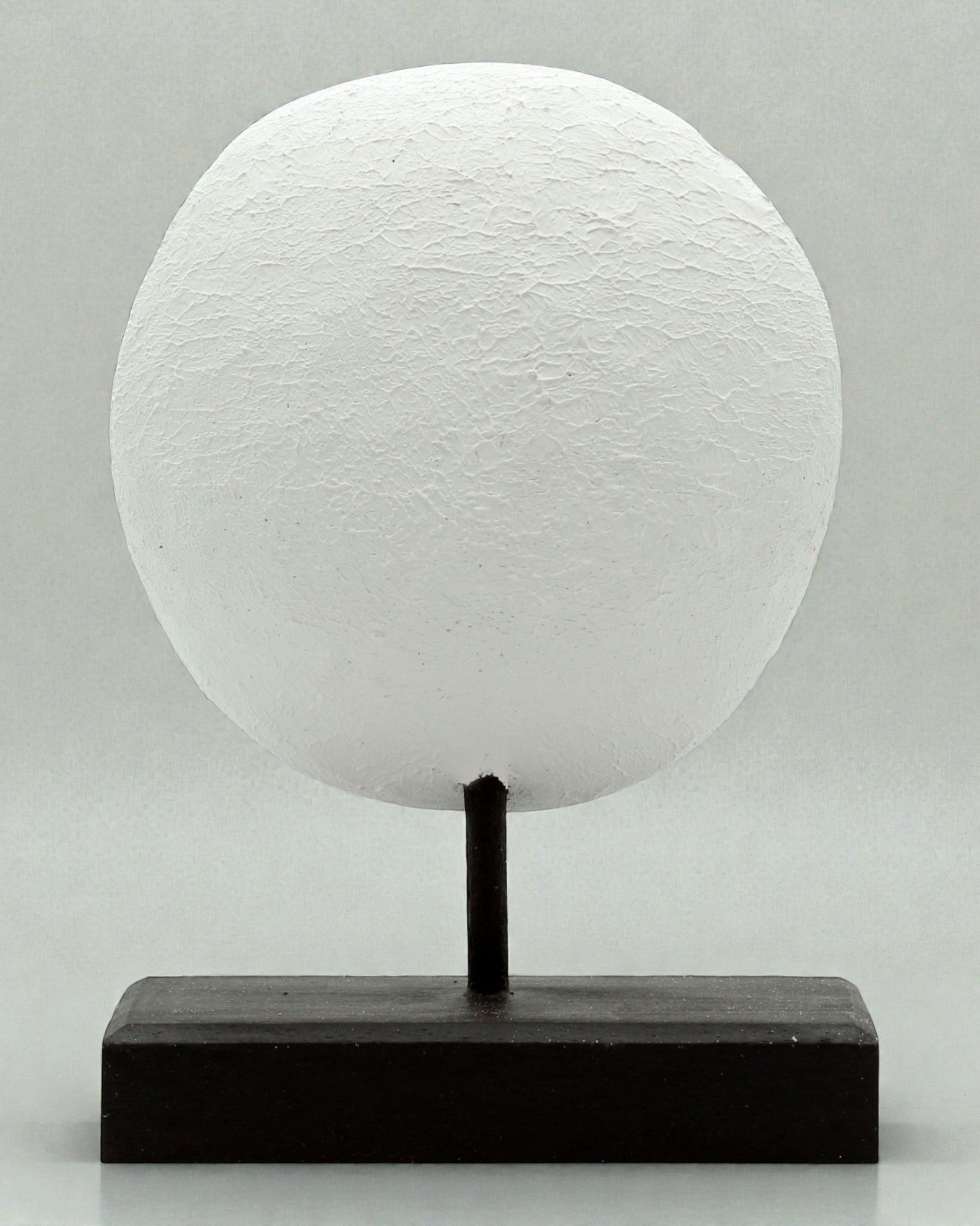 Timoro kaukė Protėvių sargybinis 27x20 cm – Balta