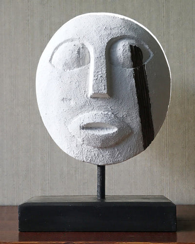 Timoro kaukė Protėvių sargybinis 27x20 cm – Balta